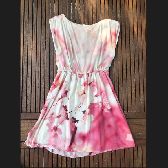 Alice + Olivia Dresses & Skirts - Alice + Olivia Silk Dress